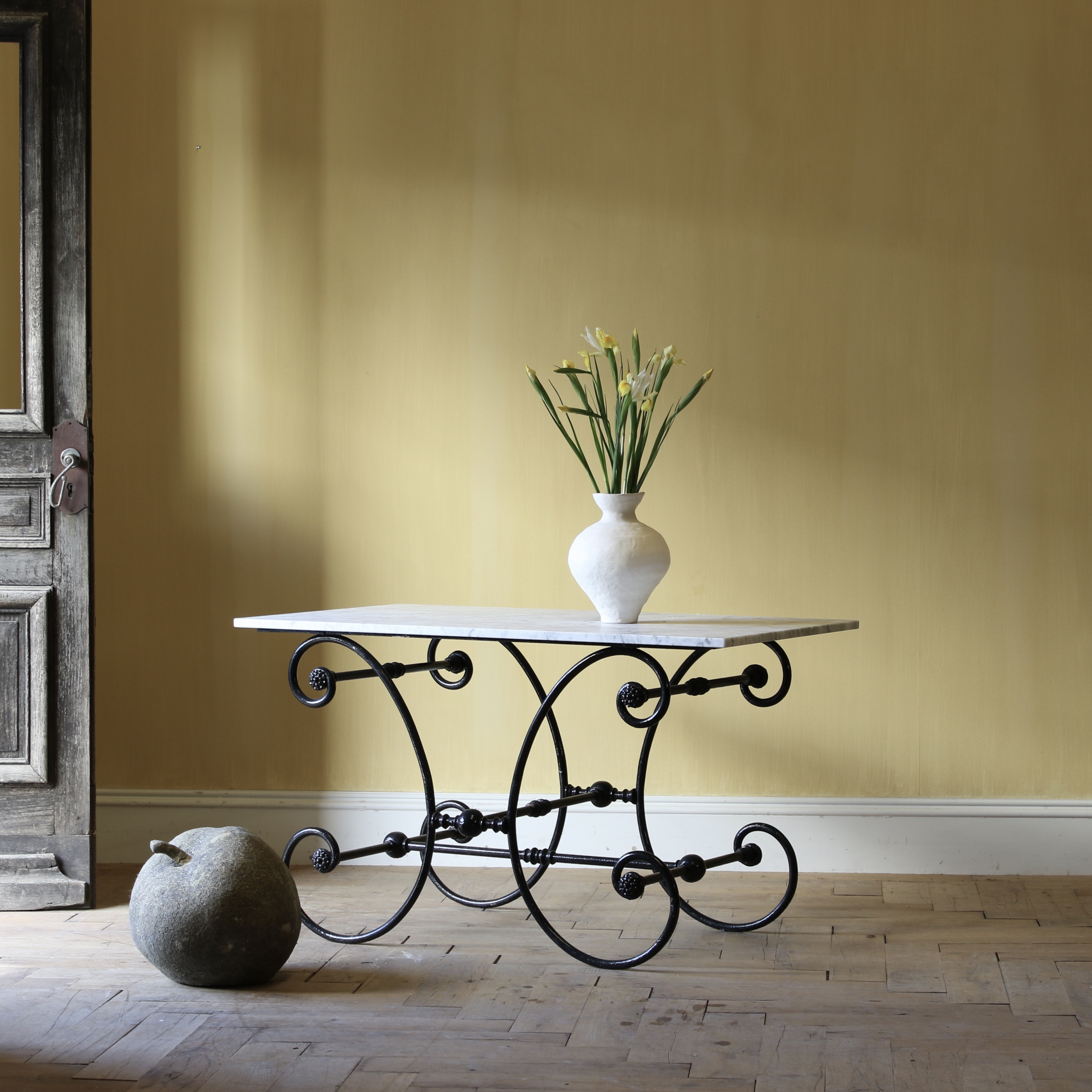 155-42 - Flower Table